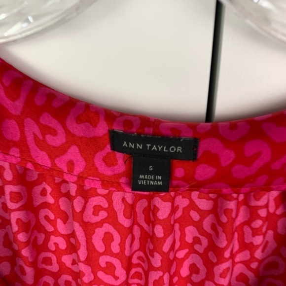 Ann Taylor SMALL leopard Print Blouse Pink Red V Neck Long Sleeve - Picture 4 of 7